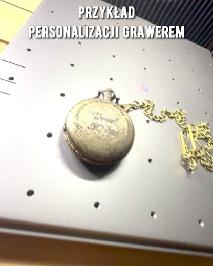 Κλασικό Χαλαζιακό Ρολόι Τσέπης με Χάρτη του Κόσμου – Κρεμαστό με Αλυσίδα σε Vintage Στυλ για Εκείνη και Εκείνον, χαραγμένο