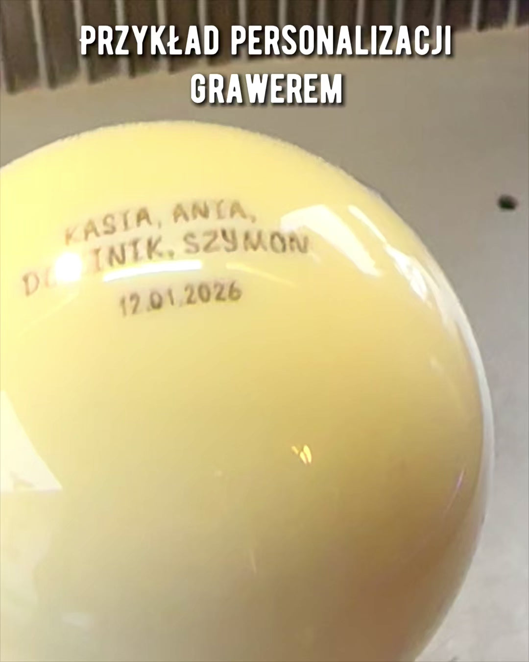 Kula bilardowa na mosiężnej podstawce, możliwość personalizacji grawerem na prezent