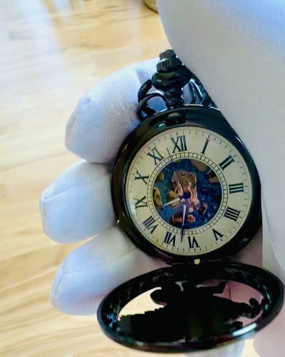 Ρολόι Τσέπης "Equus Tempus" - Μαύρο με Σχέδιο Αλόγου, δυνατότητα εξατομίκευσης με χάραξη - λευκός δίσκος