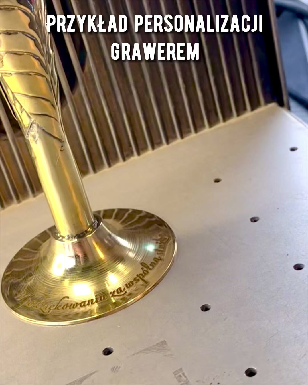 Ποτήρι "Πνεύμα της Τέχνης" από κέρατο βουβαλιού και ορείχαλκο – χειροποίητο στην Ινδία, 22 εκ., δυνατότητα εξατομίκευσης με χάραξη για δώρο