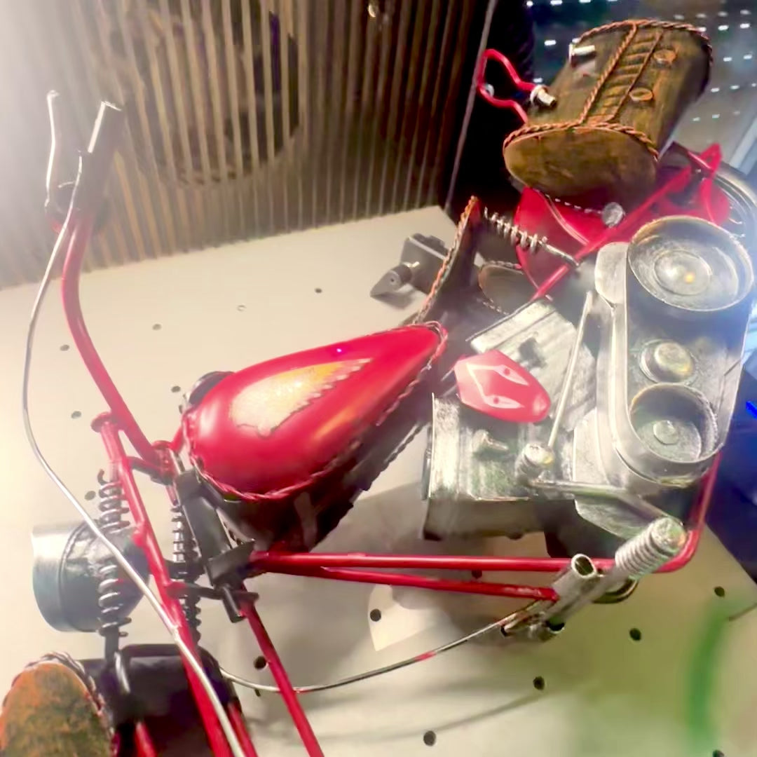 Duży Metalowy Model Klasyczny Motocykl Chopper w Kolorze Czerwonym z Możliwością Personalizacji Grawerem
