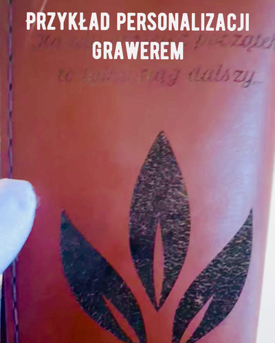 Θήκη "Ταξιδιώτη" - Δερμάτινη Συσκευασία για Διαβατήριο, εξατομίκευση με χάραξη - 2 χρωματικές παραλλαγές