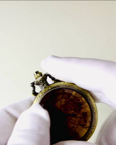 Klasyczny Kwarcowy Zegarek Kieszonkowy z Mapą Świata – Wisiorek z Łańcuszkiem w Stylu Vintage dla Niej i dla Niego, grawer