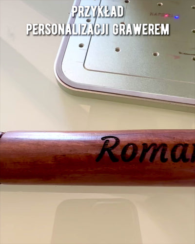 Χειροποίητο Σκαλιστό Ταξιδιωτικό Μπαστούνι για περπάτημα "Βασιλικός Οδοιπόρος" σε καφέ χρώμα με σχέδια