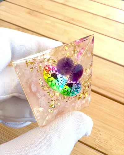 Οργονική Ενεργειακή Πυραμίδα "Αρμονία του Φωτός" - Κρυστάλλινη, για δώρο