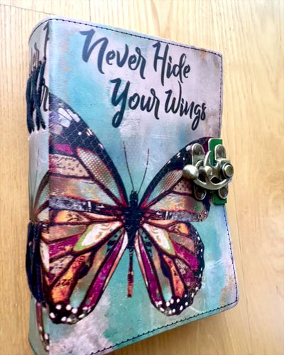 Skórzany Notatnik Motyl Inspiracji Never Hide Your Wings – 13 × 18 cm