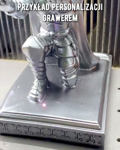 Rycerski Stojak Rycerza na telefon lub długopis, możliwość personalizacji grawerem na prezent