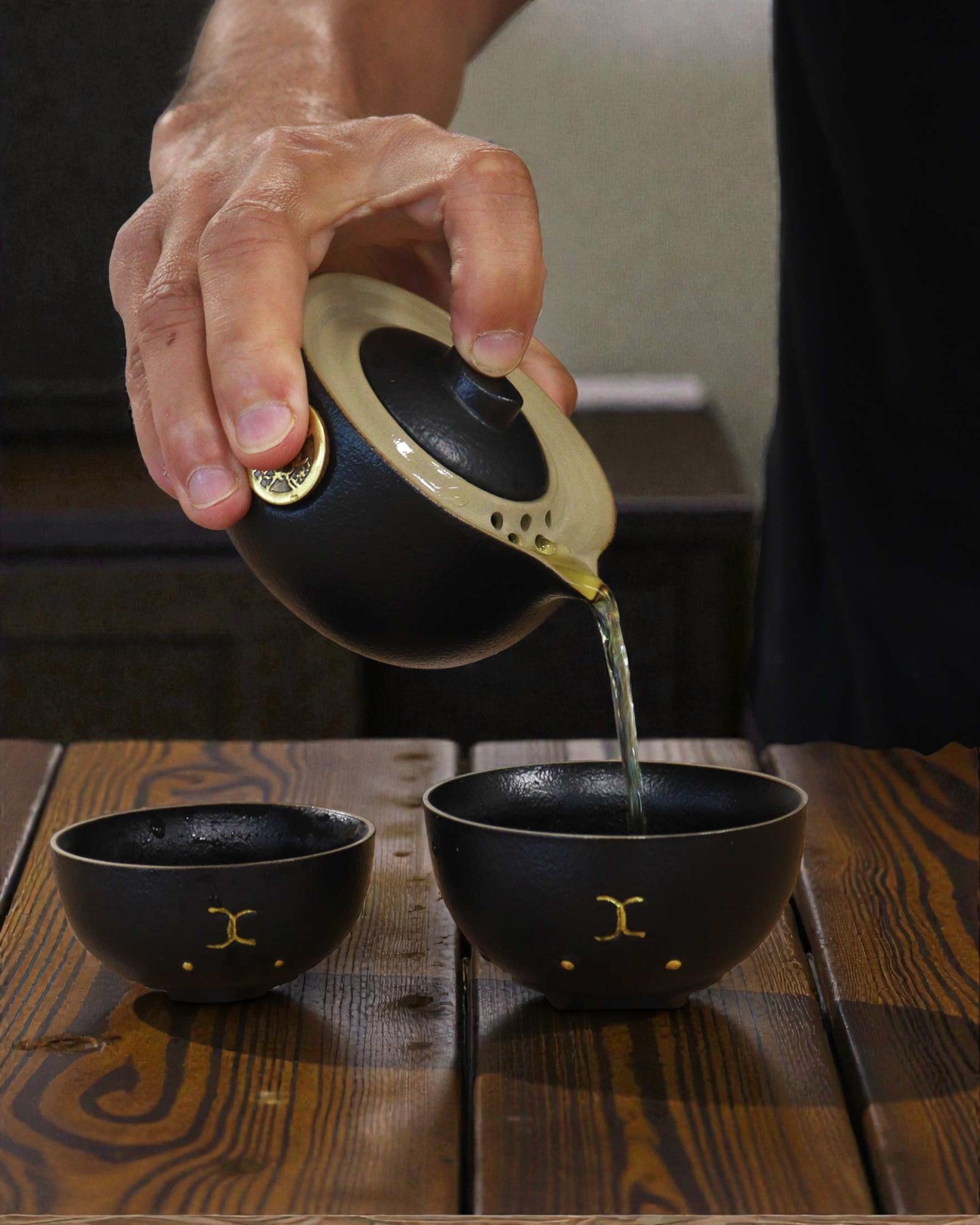 Μαύρη Γάτα Τύχης – Σετ Τσαγιού με 2 Φλιτζάνια (Μαύρο)