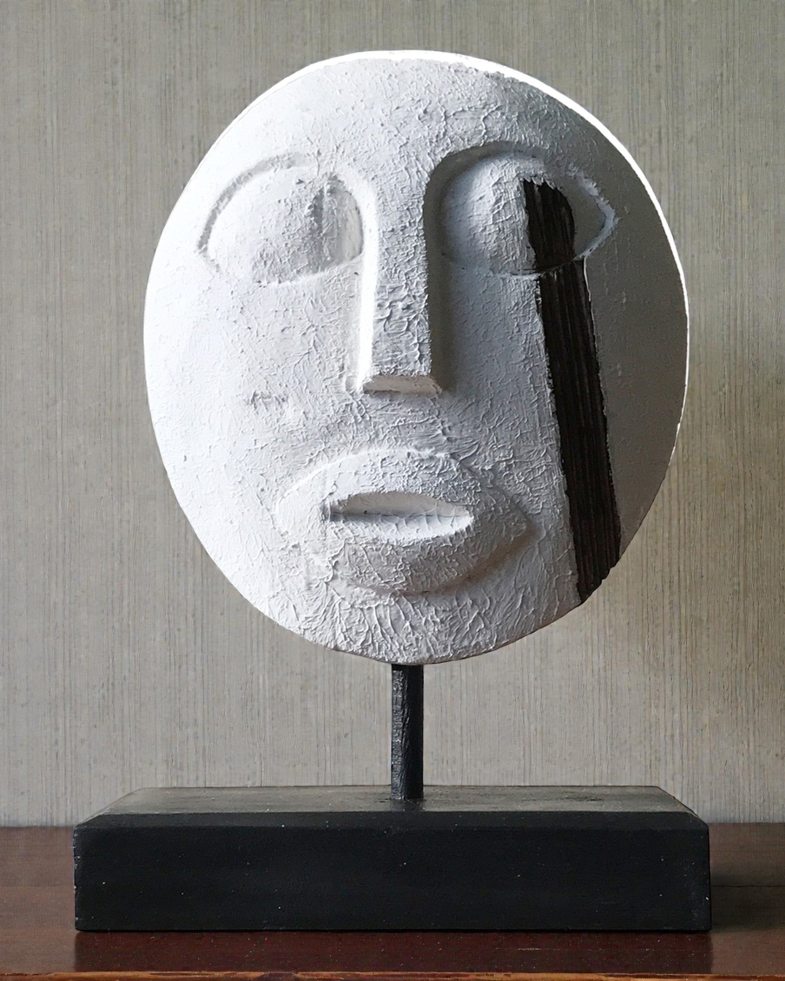 Timorska Maska Strażnik Przodków 27x20 cm – Biała